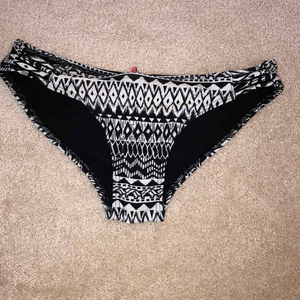 Black and white Aztec print bikini bottoms